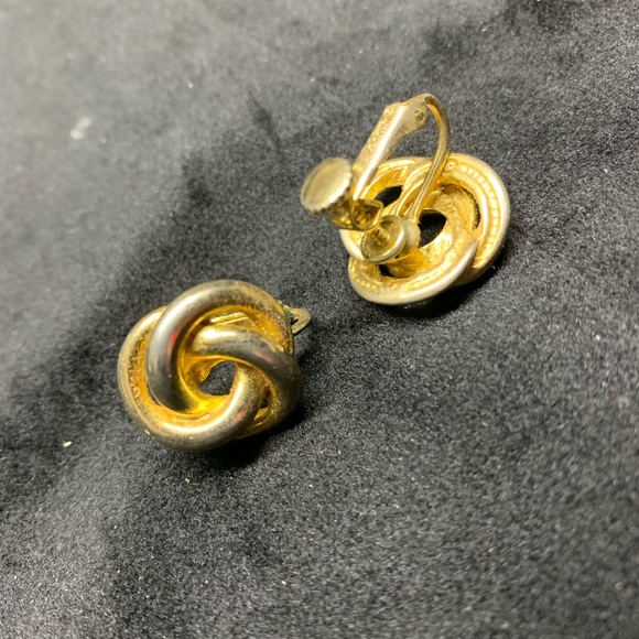 Vintage 1950 Stamped “Goldette” screw back earings - Picture 2 of 6